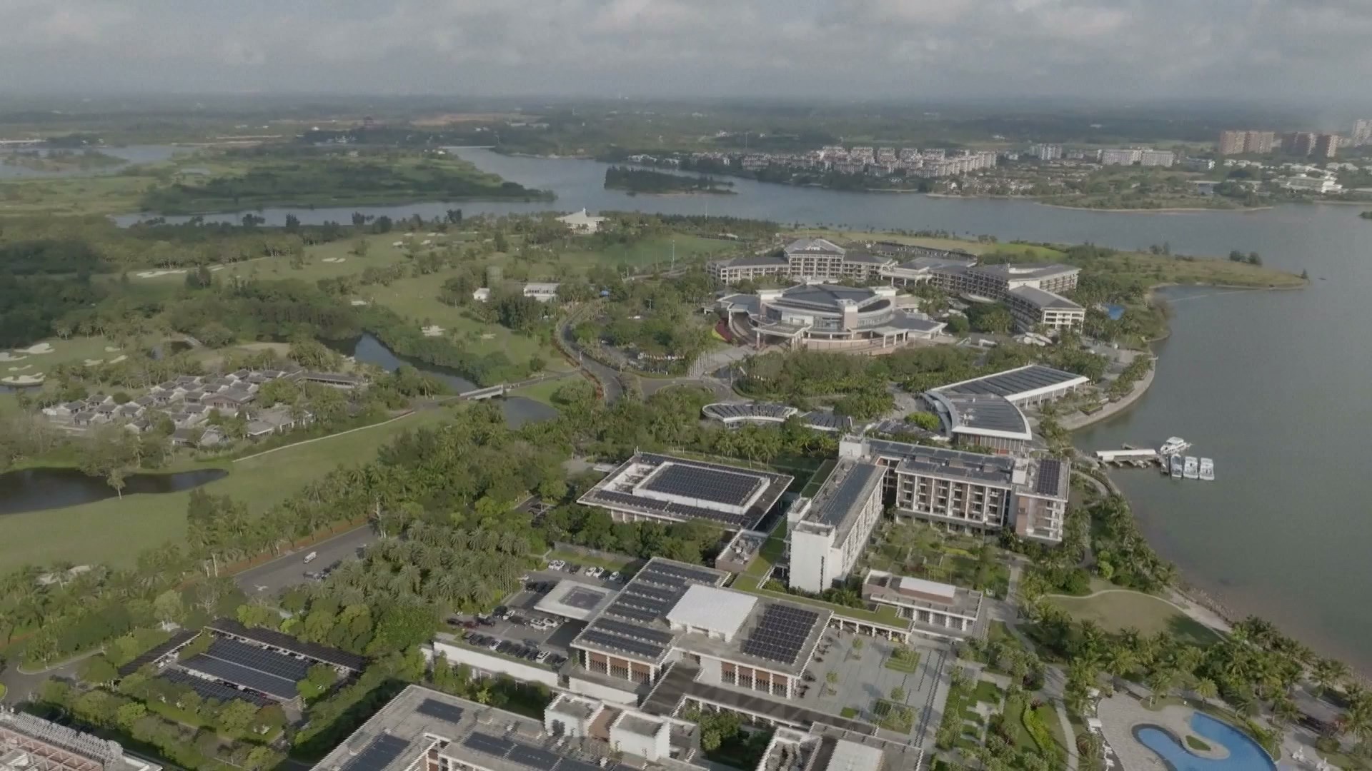 Zona Demonstrasi Karbon Hampir Nol Boao di Provinsi Hainan Tiongkok selatan secara resmi mulai beroperasi pada hari Senin menandai langkah signifikan dalam upaya negara tersebut mencapai pembangunan berkelanjutan