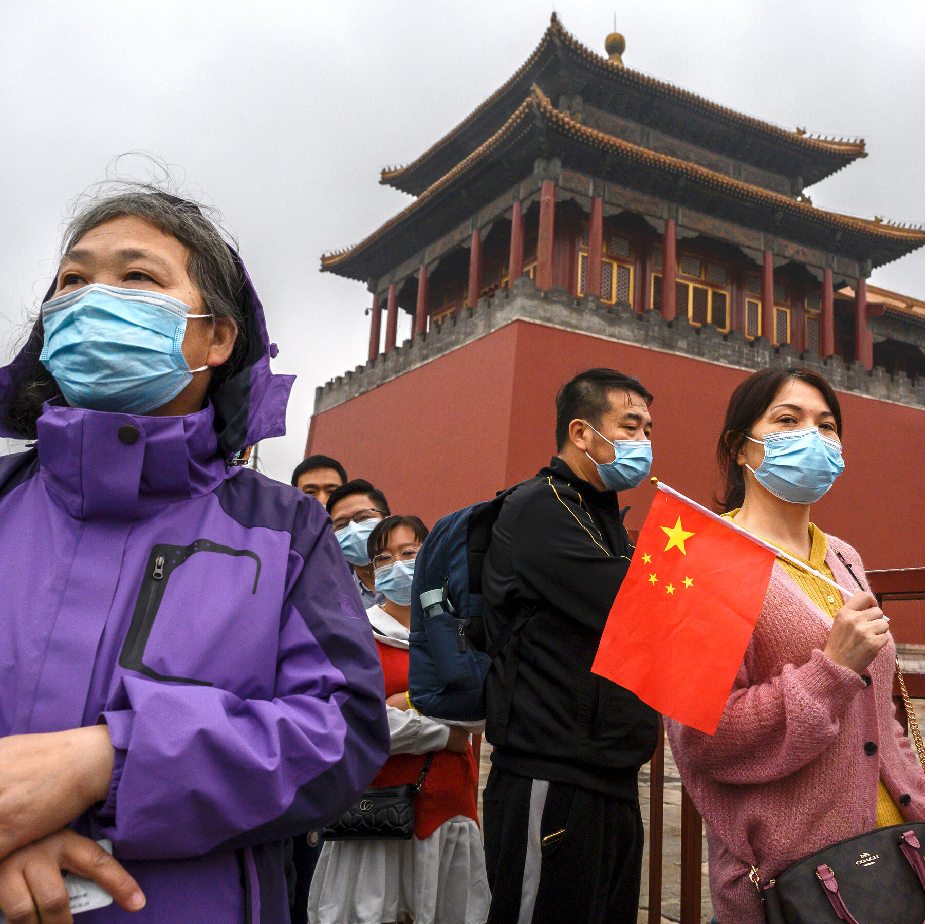 Jumlah orang yang keluar masuk wilayah bertambah banyak berangsur-angsur