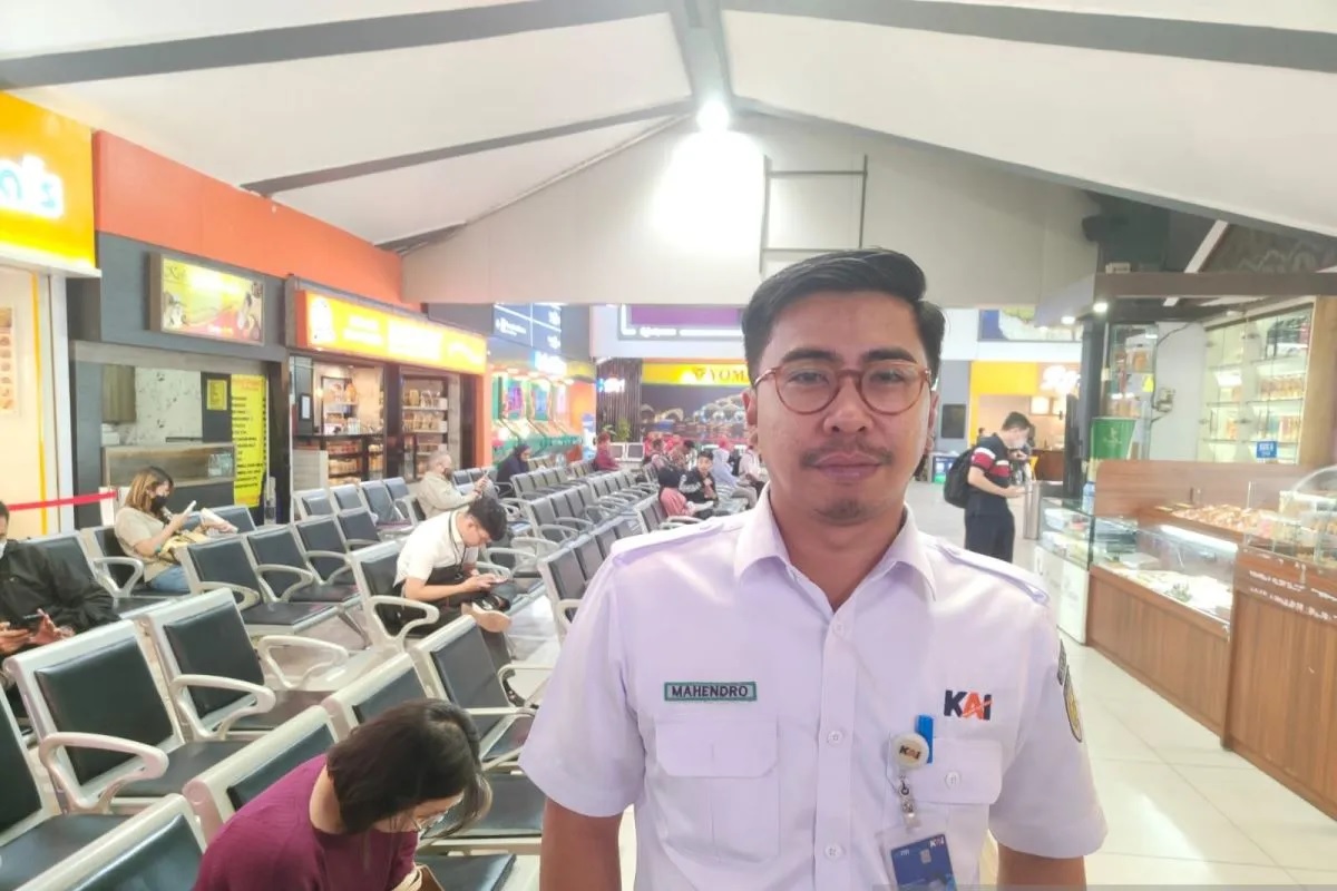 PT KAI Daop II menyiapkan lima rangkaian kereta feeder