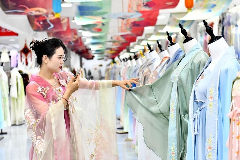 Kementerian Perdagangan Tiongkok pada Sabtu (2/9) mengumumkan bahwa 16 kawasan e-commerce akan didaftarkan sebagai basis percontohan e-commerce nasional tahun ini