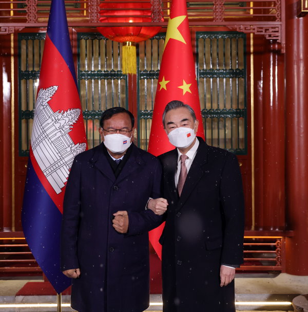 Persahabatan Tiongkok dan Kamboja berhasil melewati ujian perubahan situasi internasional bersejarah lama dan terus diperkukuh