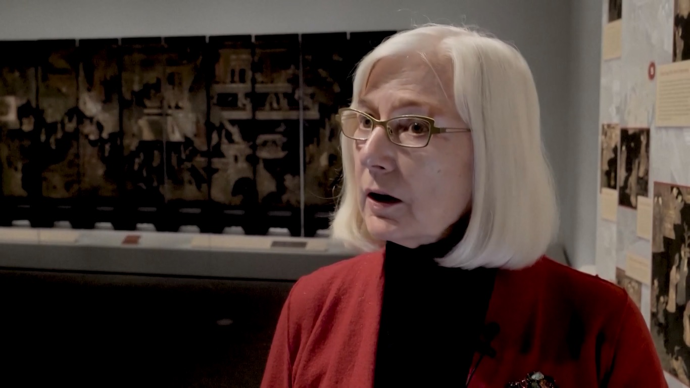 Pameran yang berlangsung selama enam bulan yang dimulai pada bulan Juli 2023 itu menampilkan 12 layar panel Tiongkok kuno yang sangat indah