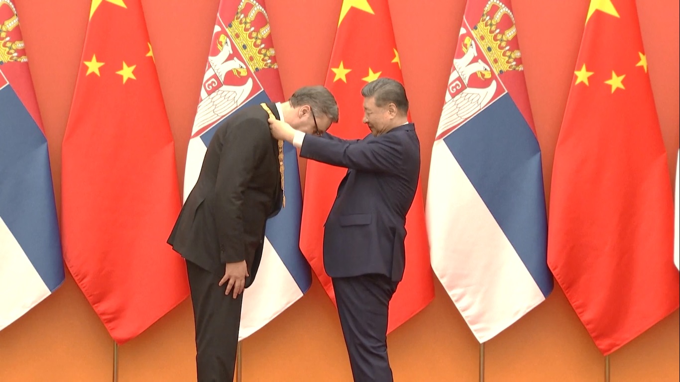 Xi Jinping Anugerahkan Medali Persahabatan Tiongkok kepada Presiden Serbia Aleksandar Vucic