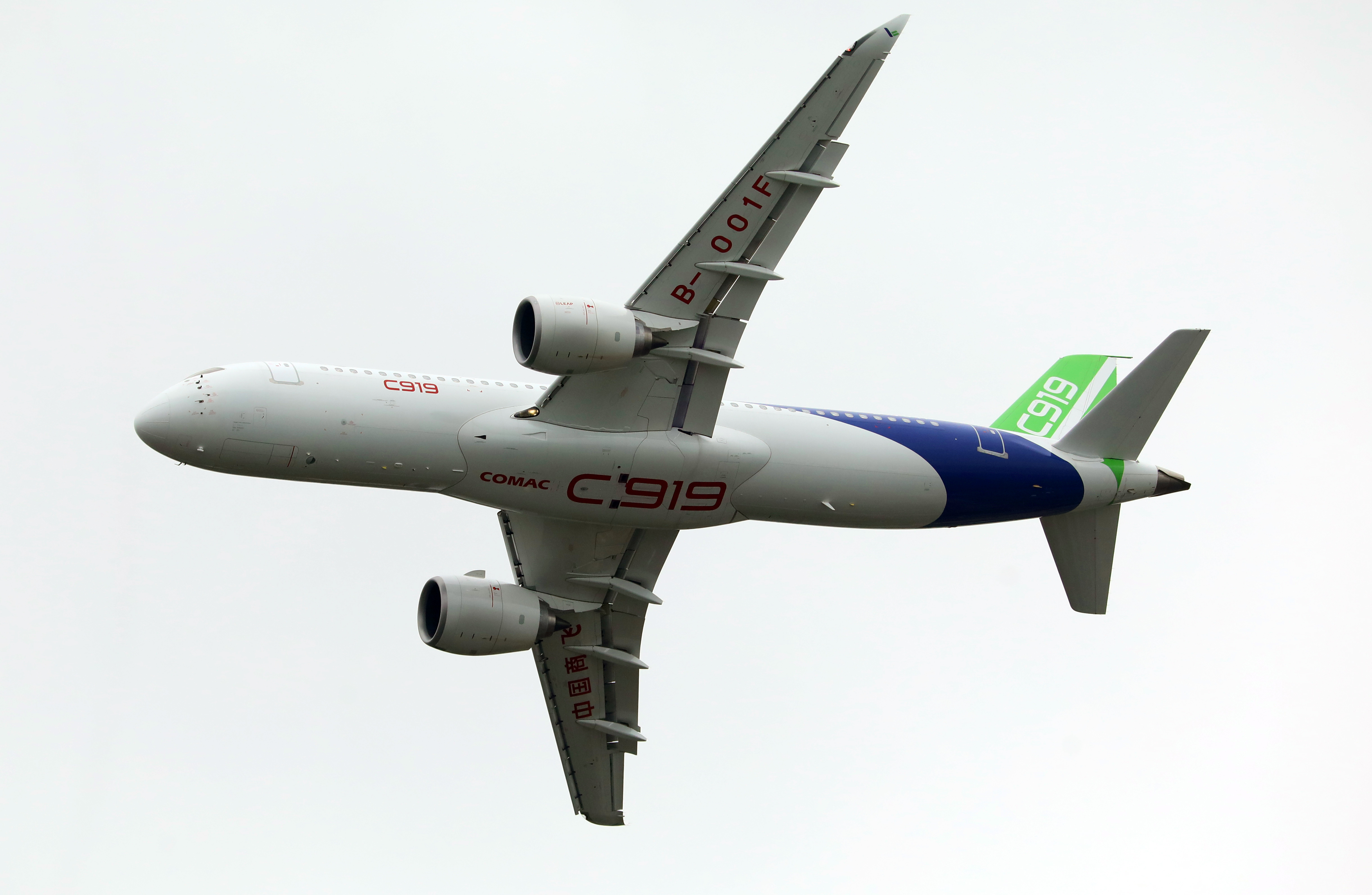 Pesawat C919 tiba di Sanya untuk melanjutkan tugas penerbangan uji coba jarak jauh dengan rute Pudong Shanghai-Sanya-Harbin