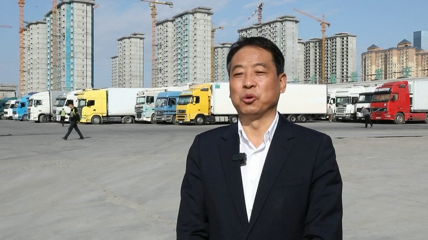 Terletak di perbatasan Daerah Otonomi Xinjiang Uygur di barat laut Tiongkok