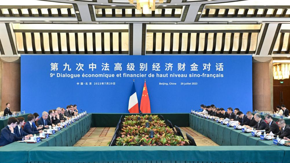 Wakil Perdana Menteri Tiongkok He Lifeng pada hari Sabtu memimpin Dialog Ekonomi dan Keuangan Tingkat Tinggi Tiongkok-Prancis kesembilan di Beijing dengan Bruno Le Maire