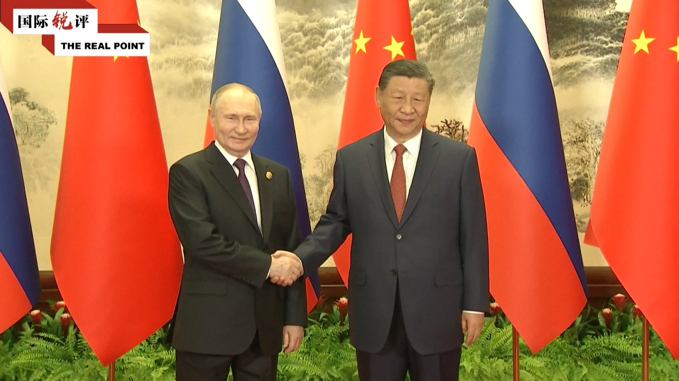 Keunikan dan tingkat tinggi hubungan Tiongkok-Rusia tercermin pertama dan terutama dalam fondasi yang kuat dari rasa saling percaya politik