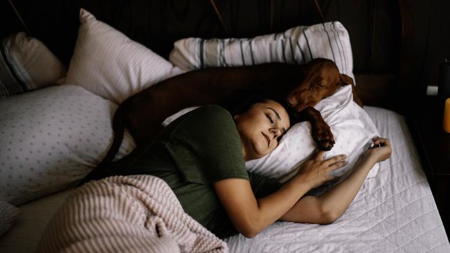 Posisi tidur yang kurang tepat ternyata berpengaruh terhadap naiknya asam lambung