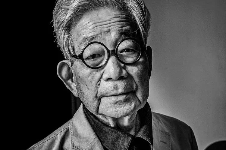 Pemenang Hadiah Nobel penulis terkenal Jepang Kenzaburo Oe meninggal pada tanggal 3 Maret lalu