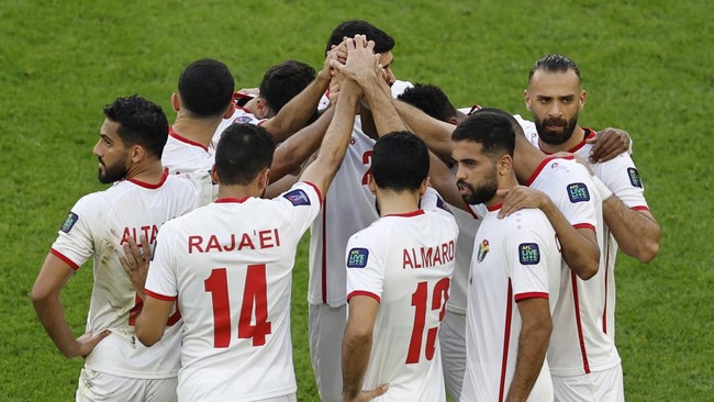 Pelatih Yordania Hussein Ammouta menegaskan tekad anak asuhnya mengamankan posisi teratas di Grup E yang bisa membantu Timnas Indonesia melaju ke babak 16 besar Piala Asia 2023 (2024)