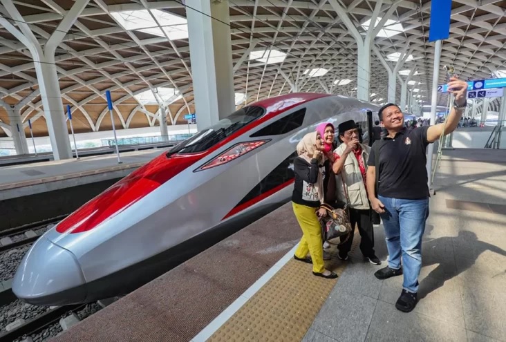 Angka ini menjadi rekor tertinggi sejak Whoosh dioperasikan secara komersial