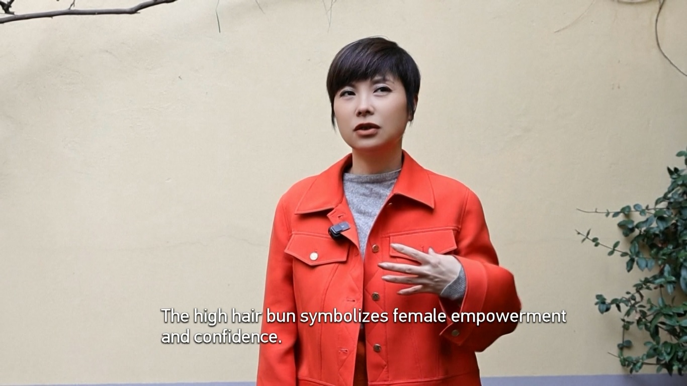 Sang desainer menanamkan setiap karya dengan reinterpretasi tradisi etnis Tionghoa