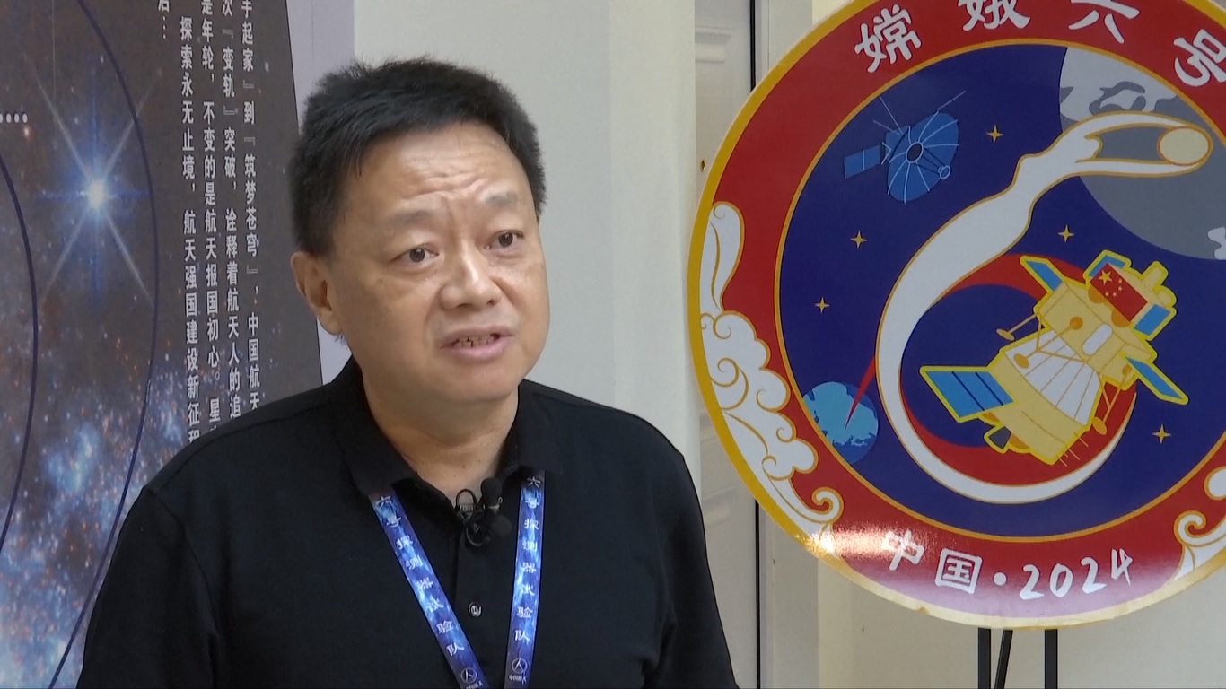 Bendera nasional ini akan bertahan untuk waktu yang sangat lama karena terbuat dari batu atau lebih tepatnya serat dari basal