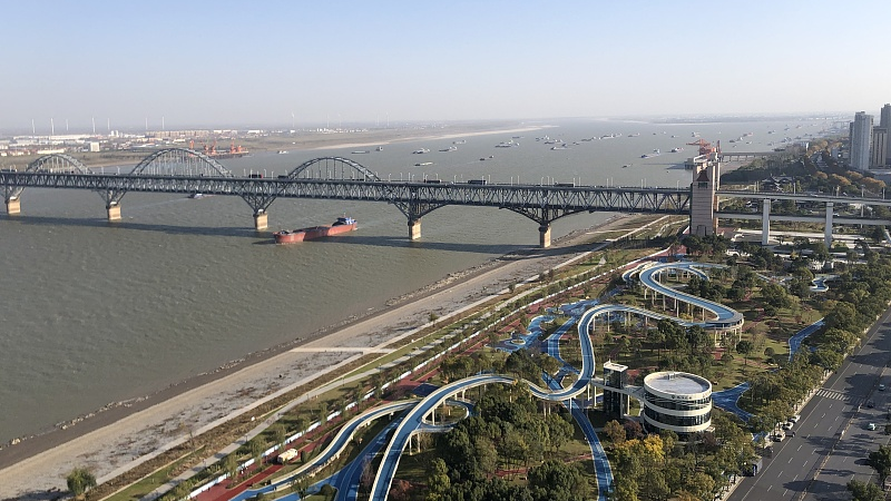 Dalam pertemuan tersebut dicatat bahwa strategi pengembangan Sabuk Ekonomi Sungai Yangtze adalah keputusan strategis besar yang dibuat oleh Komite Sentral Partai