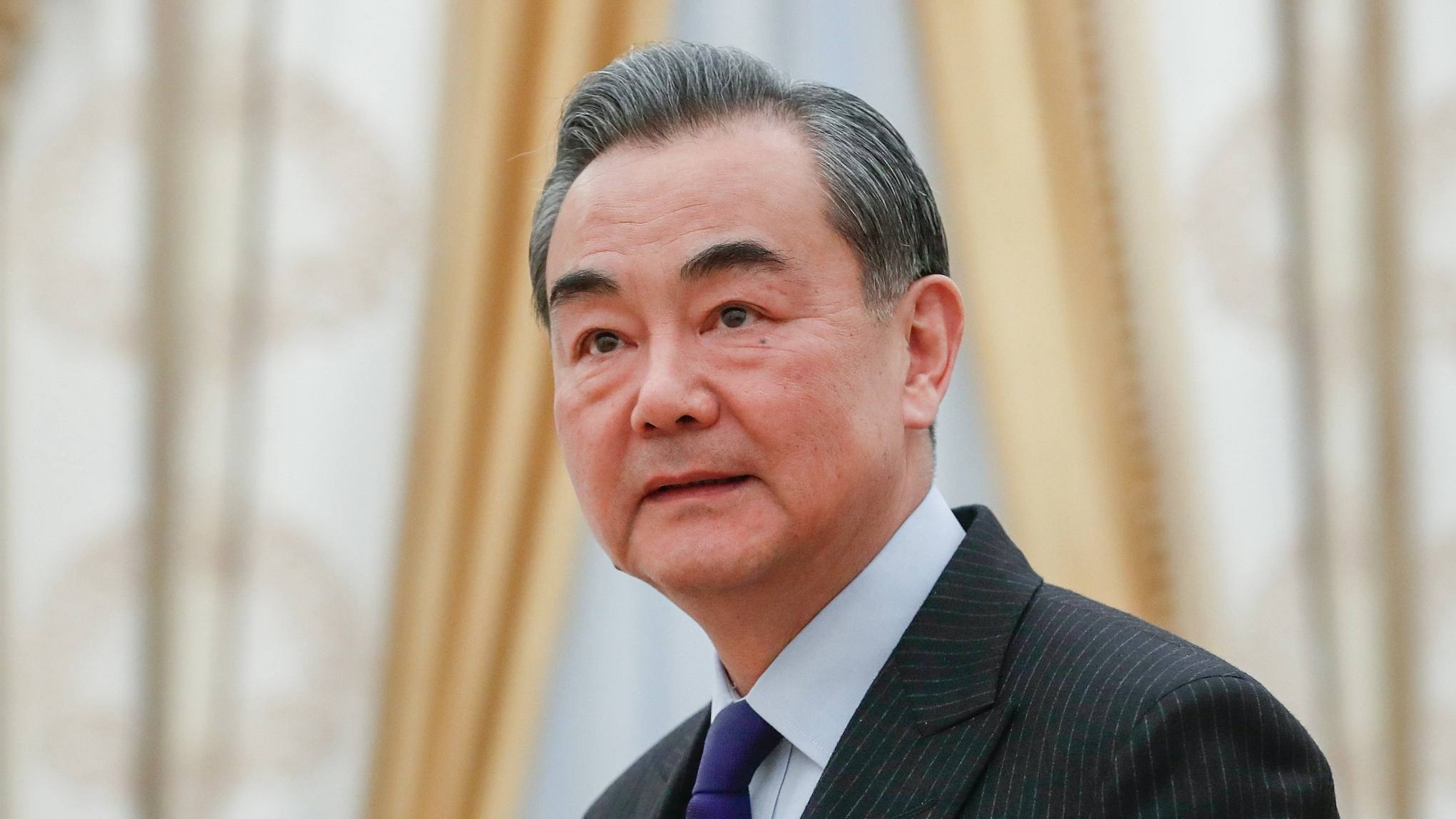 Wang Yi berharap dapat bersama Sugiono menjalin hubungan pekerjaan yang baik mengikuti bimbingan strategis kedua kepala negara mendorong pembangunan komunitas senasib sepenanggungan Tiongkok-Indonesia terus naik ke jenjang yang baru serta menyejahterakan rakyat kedua negara