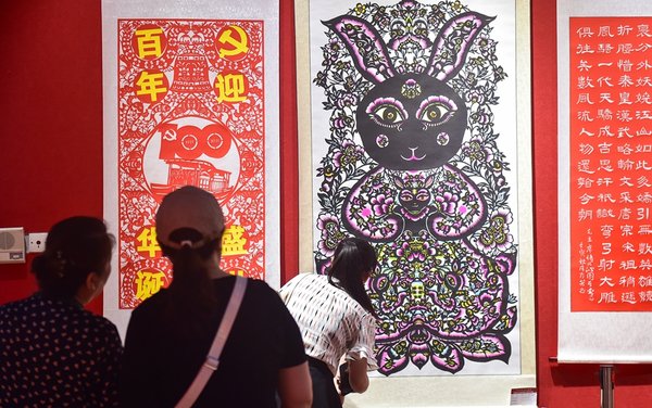 Pameran seni potong kertas pertama Kota Luoyang di Provinsi Henan