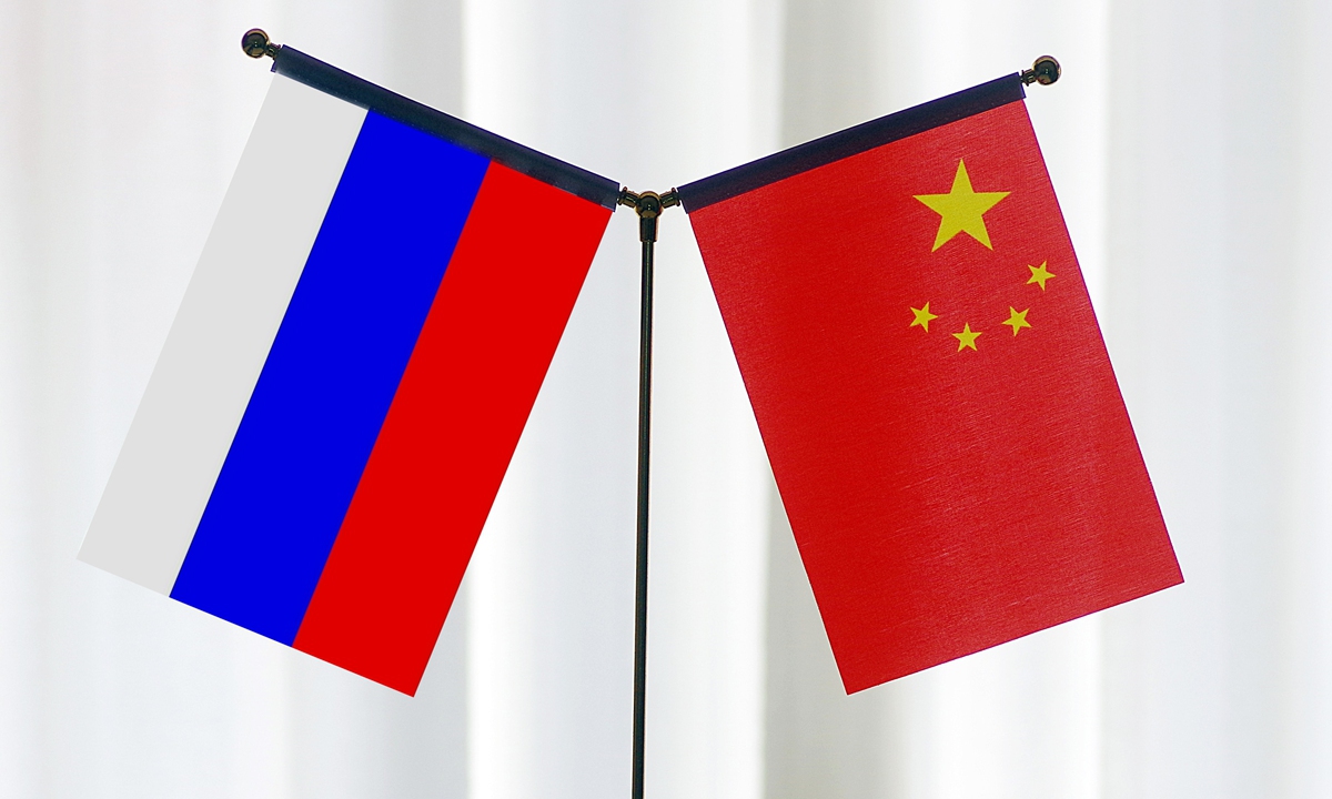 Sebagai partai yang berkuasa di Rusia dan Tiongkok