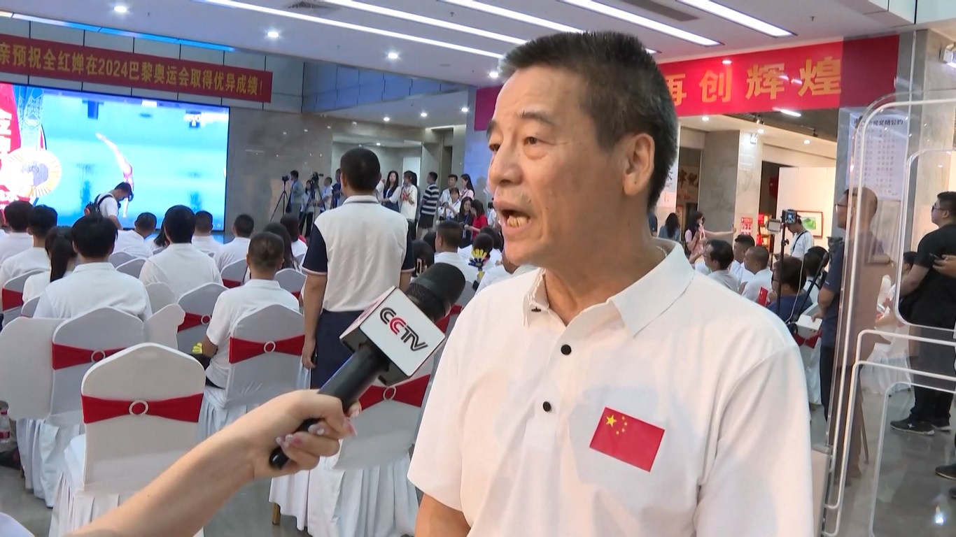 Quan Hongchan meraih medali emas dengan 425