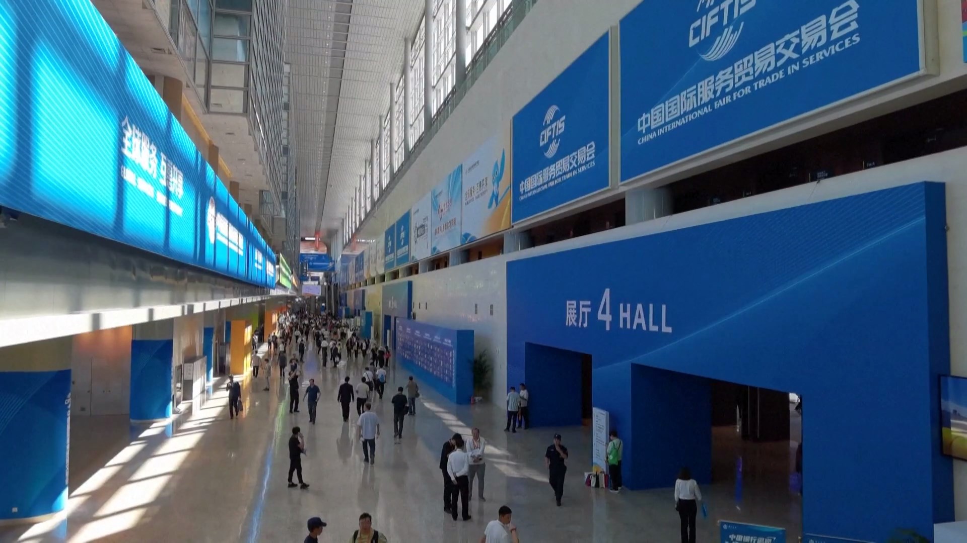 Bolivia dan Kyrgyzstan memuji Pameran Perdagangan Jasa Internasional Tiongkok (CIFTIS) yang sedang berlangsung sebagai platform tingkat tinggi yang membantu mempromosikan layanan dan produk pariwisata mereka kepada wisatawan Tiongkok