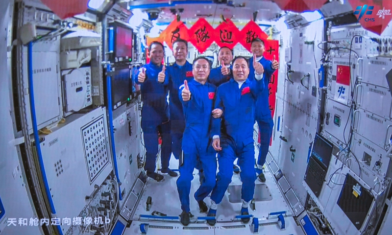 Untuk diketahui saat ini total ada 17 astronot yang berada di orbit bumi