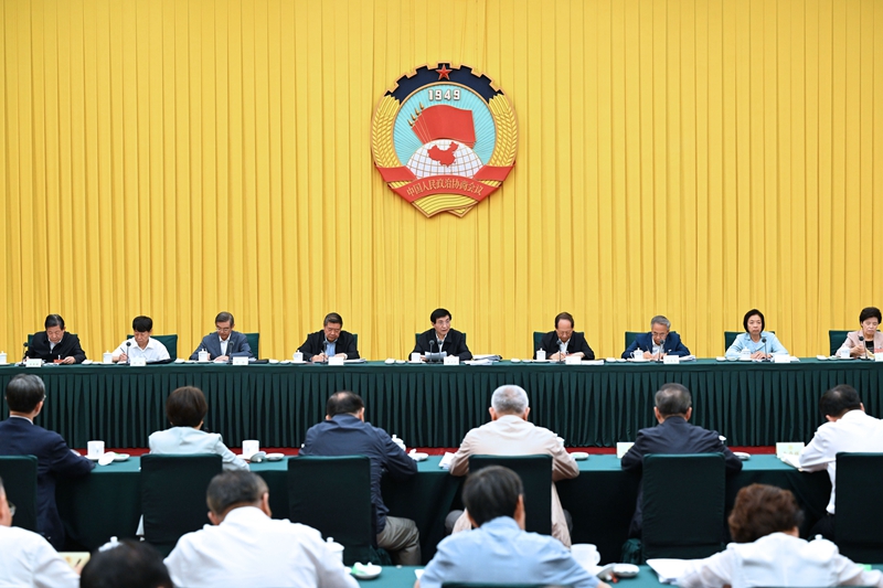 Pertemuan tersebut dihadiri oleh hampir 100 penasehat politik