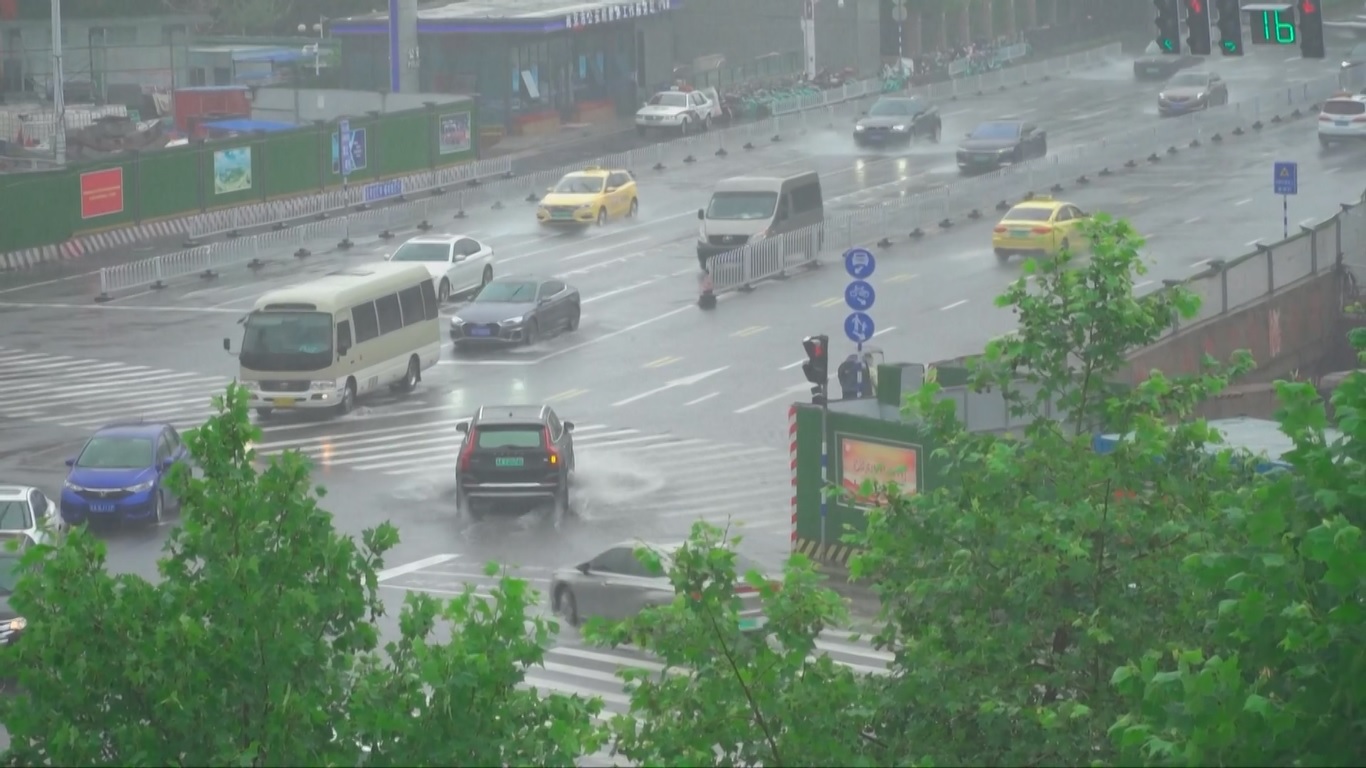 Otoritas meteorologi mengonfirmasi bahwa wilayah selatan Sungai Huaihe di provinsi Zhejiang dan Jiangsu di Tiongkok timur secara resmi memasuki musim hujan pada hari Sabtu (17/6) lalu