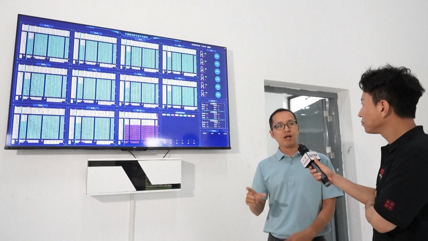 Data inventaris beras disimpan dalam sistem manajemen dan kontrol gudang