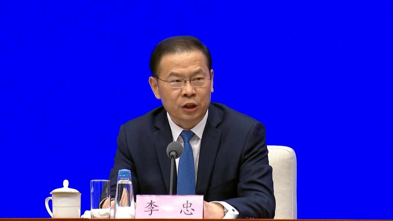 Li menekankan bahwa mempromosikan lapangan kerja berkualitas tinggi dan penuh merupakan tujuan prioritas bagi pembangunan ekonomi dan sosial