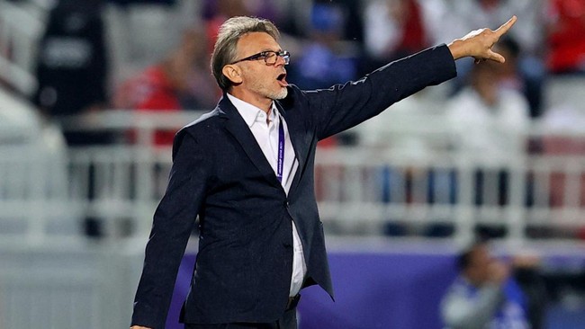 Pengalaman panjang Philippe Troussier sebagai pelatih di dunia sepak bola internasional seakan tak berbekas saat Vietnam dikalahkan Timnas Indonesia Akankah pemecatan kembali menghampiri Troussier?
