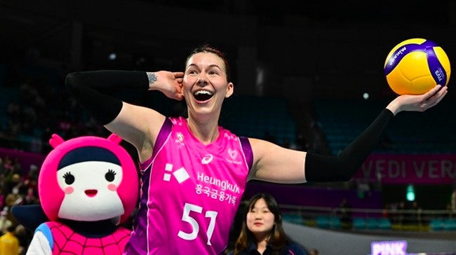 Kim Yeon Koung yang dijuluki Ratu Voli Korea memberikan pujian kepada pemain debutan Pink Spiders Willow Johnson usai menang atas Red Sparks yang diperkuat Megawati Hangestri Pertiwi
