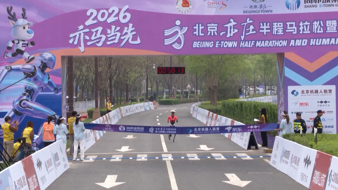 Robot Humanoid Honor Raih Tiga Tempat Teratas di Ajang Beijing E-Town Half Marathon 2026
