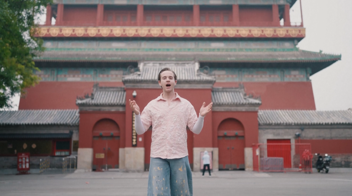 Vlogger Amerika Ini Jelajahi Ritme Unik Beijing dalam Satu Hari
