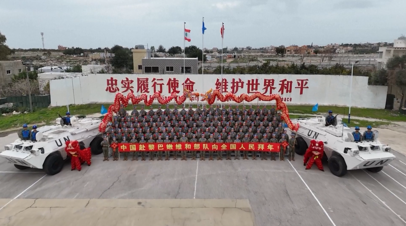 Pasukan Penjaga Perdamaian Tiongkok di Lebanon Rayakan Festival Musim Semi dengan Upacara Pengibaran Bendera