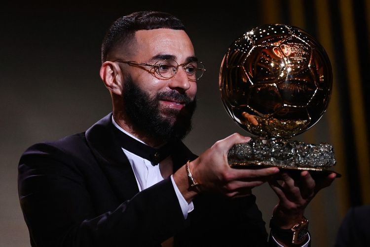 Karim Benzema berhasil memenangkan Ballon d&#039;Or pertamanya di Theatre du Chatelet Paris Perancis akankah Prancis menjadi juara dunia?