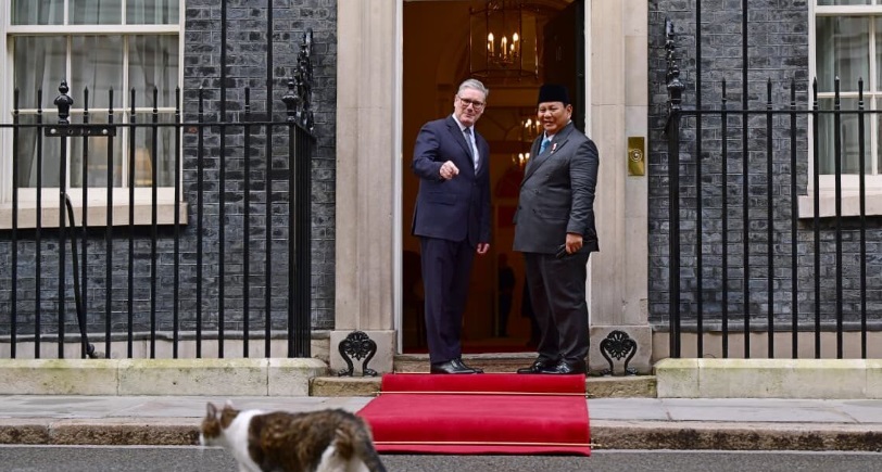 Kembali ke Downing Street, Presiden Prabowo “Disambut” Larry the Cat