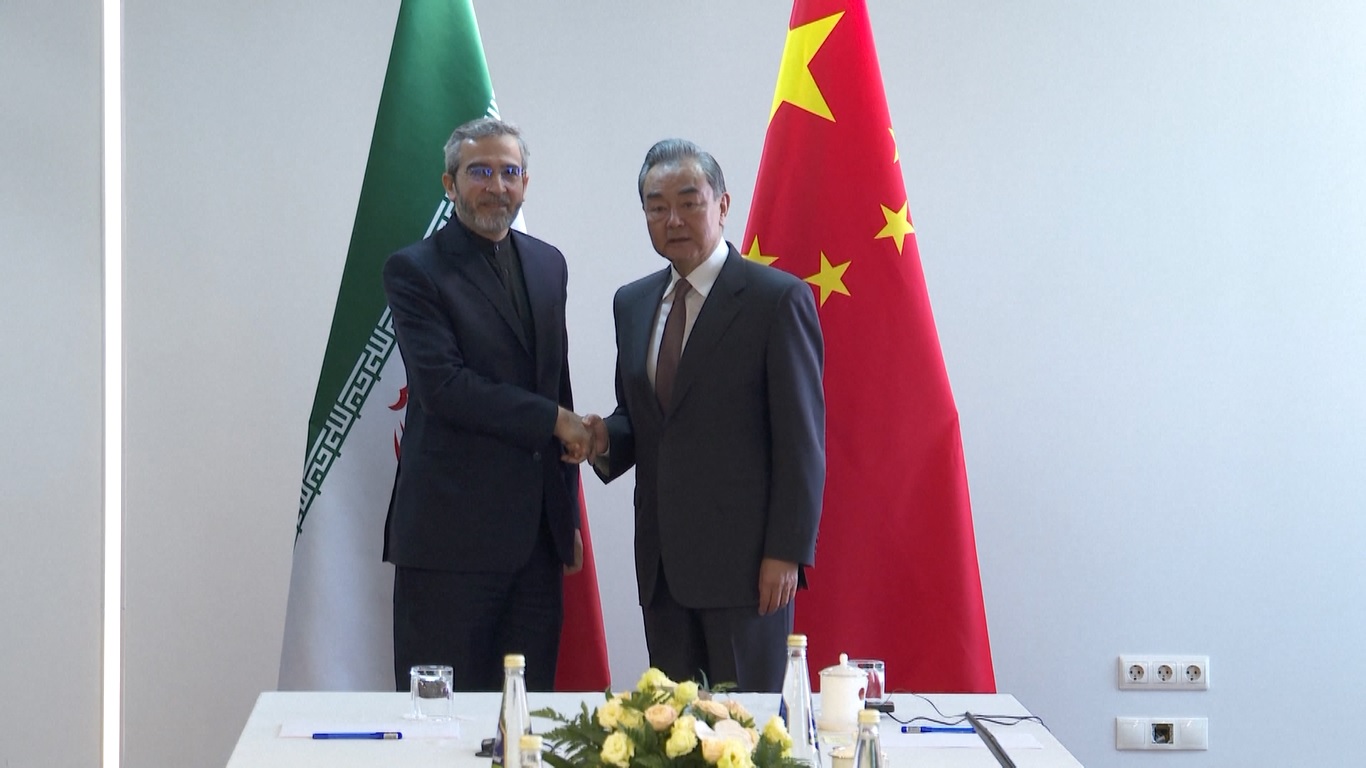 Kedua belah pihak juga bertukar pandangan mengenai kerjasama BRICS