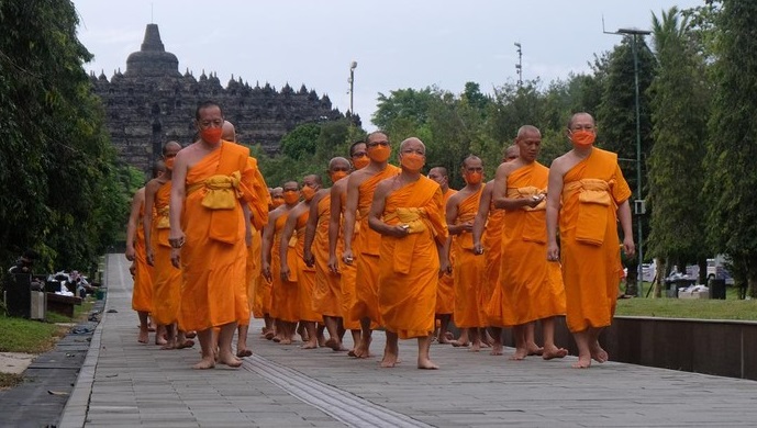 Kegiatan yang diikuti oleh ratusan peserta tersebut merupakan bentuk pengenalan kehidupan monastik atau kerahiban
