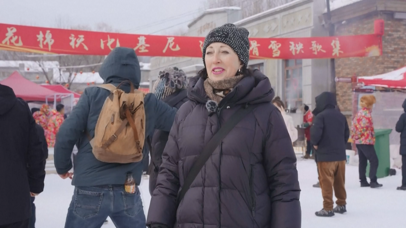 Wisatawan Asing Bergabung dengan Warga Tiongkok untuk Menikmati Suasana Festival Musim Semi 2026