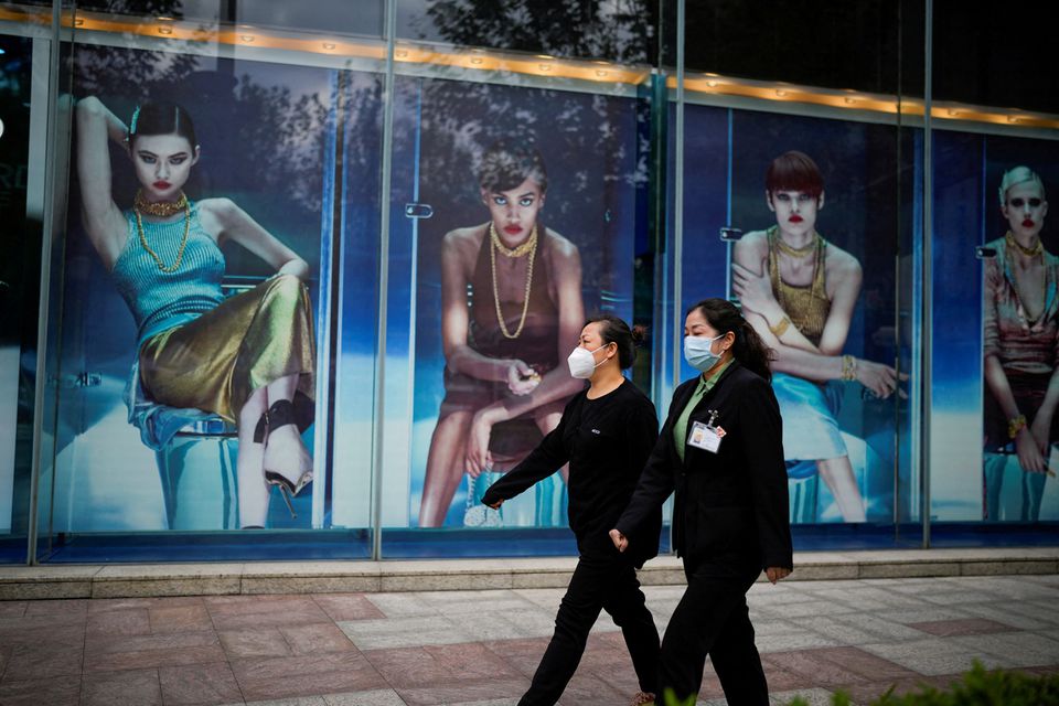 Diterjang Gelombang COVID Perusahaan-perusahaan di Tiongkok Berusaha agar Tetap Beroperasi Normal