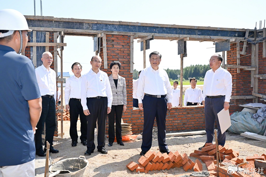 Pada hari Kamis (7/9) pagi kemarin Presiden Tiongkok Xi Jinping berkunjung ke Desa Longwangmiao Kecamatan Laojieji Kota Shangzhi Harbin yang dilanda bencana banjir