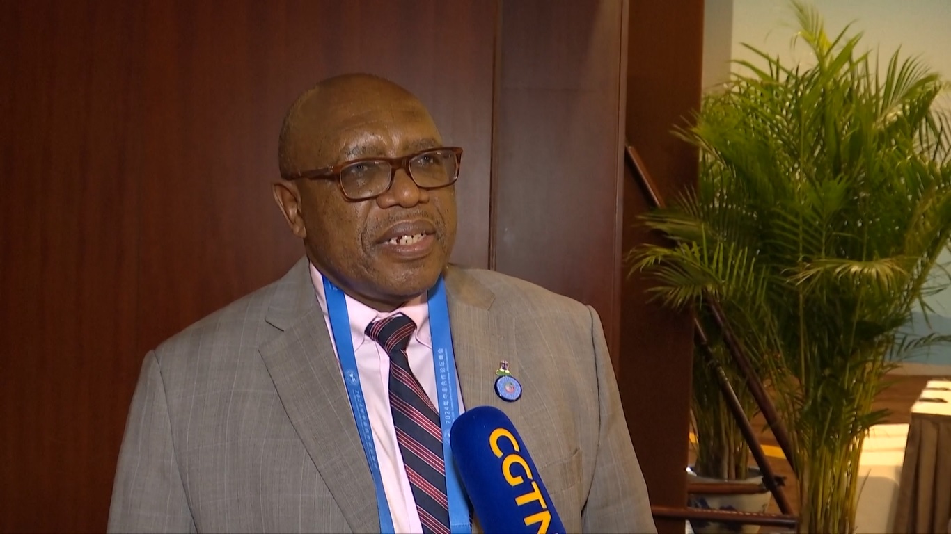 Pertemuan tersebut diketuai bersama oleh legislator utama Tiongkok