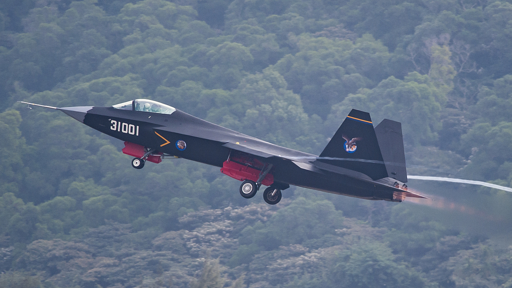 Industri penerbangan Tiongkok telah mulai menggunakan teknologi pencetakan 3D terdepan di dunia dalam pesawat tempur generasi barunya