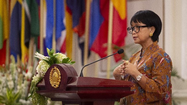 Undangan itu diungkapkan dalam pertemuan bilateral antara Menlu Retno dengan Menlu Inggris
