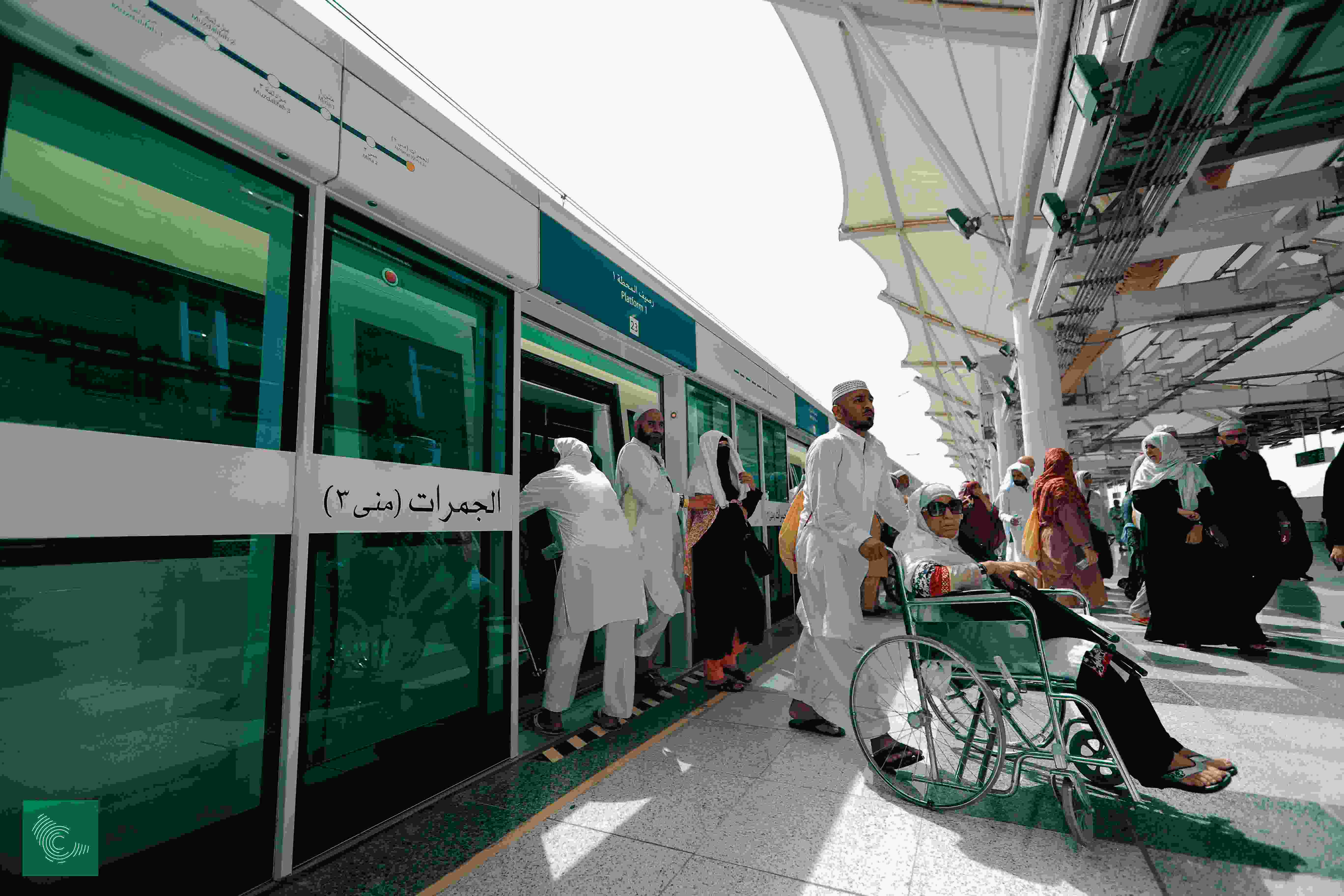 Layanan kereta ringan Mekkah Metro yang dibuat dan dioperasikan oleh perusahaan Tiongkok