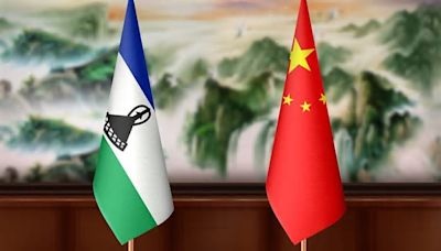 Xi Jinping mengatakan selama 30 tahun sejak pemulihan hubungan diplomatik Tiongkok dan Lesotho saling mendukung pada kepentingan inti dan isu-isu yang menjadi perhatian utama satu sama yang lain