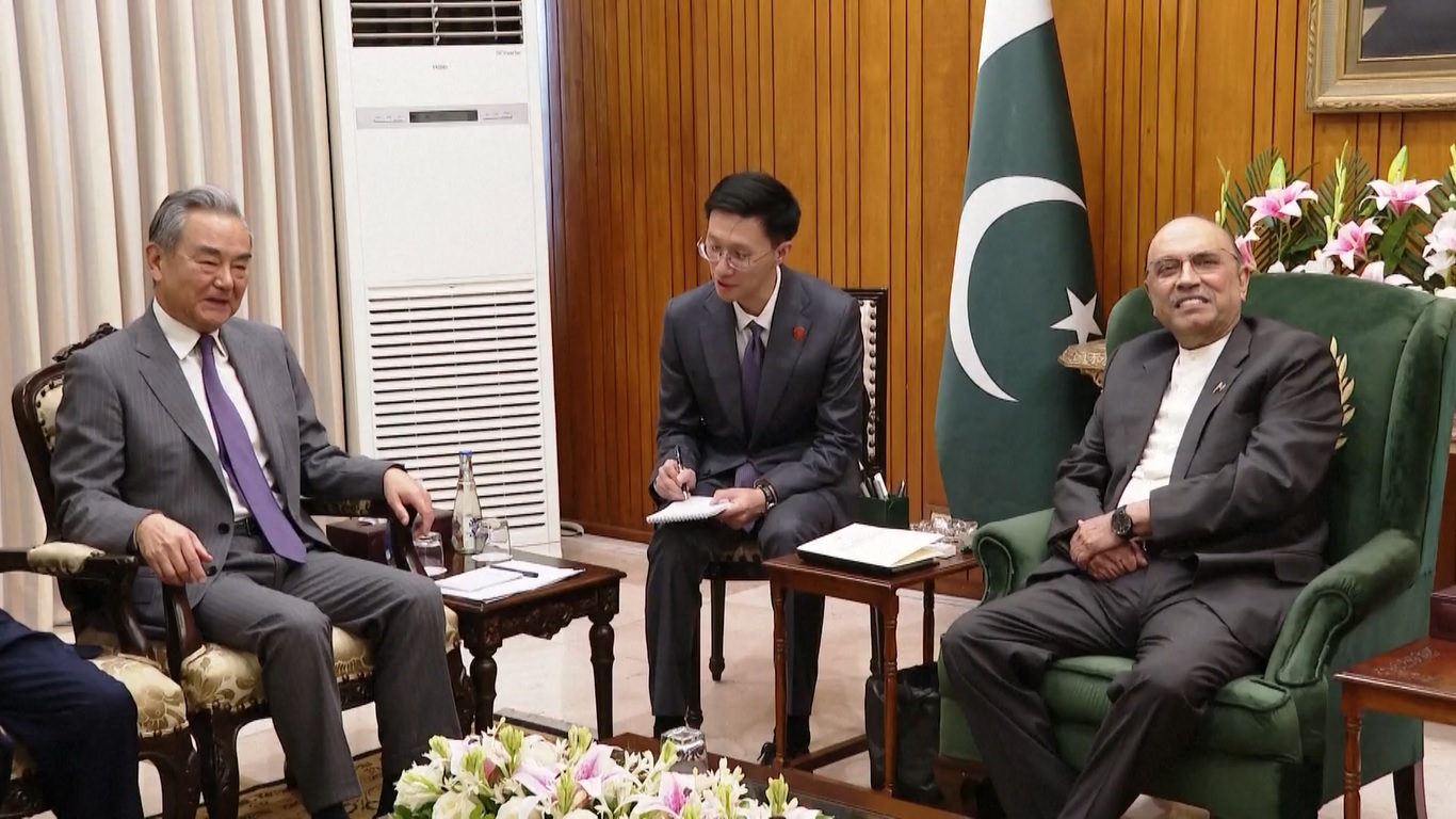 Presiden Pakistan Bertemu Menlu Tiongkok di Islamabad