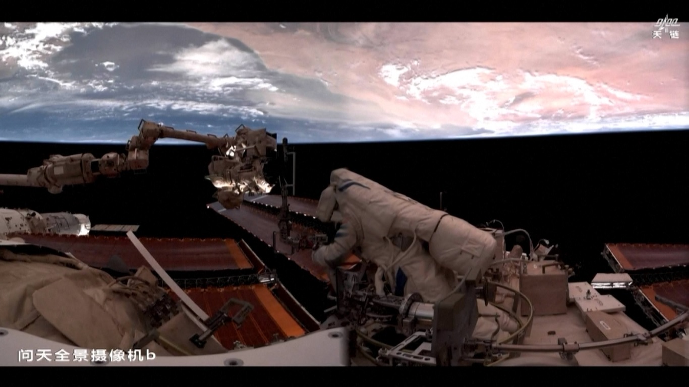 Astronot Shenzhou-20 Tiongkok Berhasil Selesaikan Rangkaian ke-3 Aktivitas Ekstravehicular di Luar Angkasa