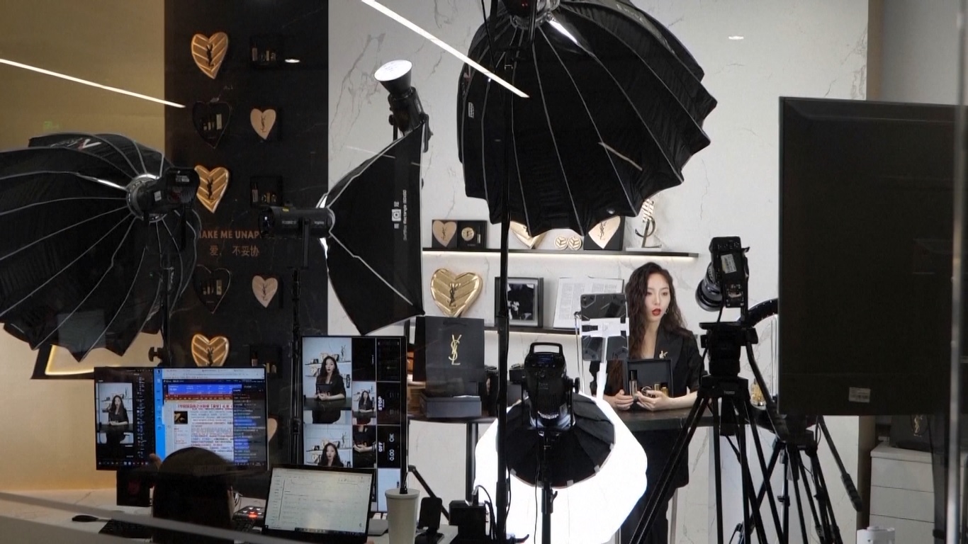 Data menunjukkan bahwa penjualan ritel online barang-barang fisik di Tiongkok mencapai 27