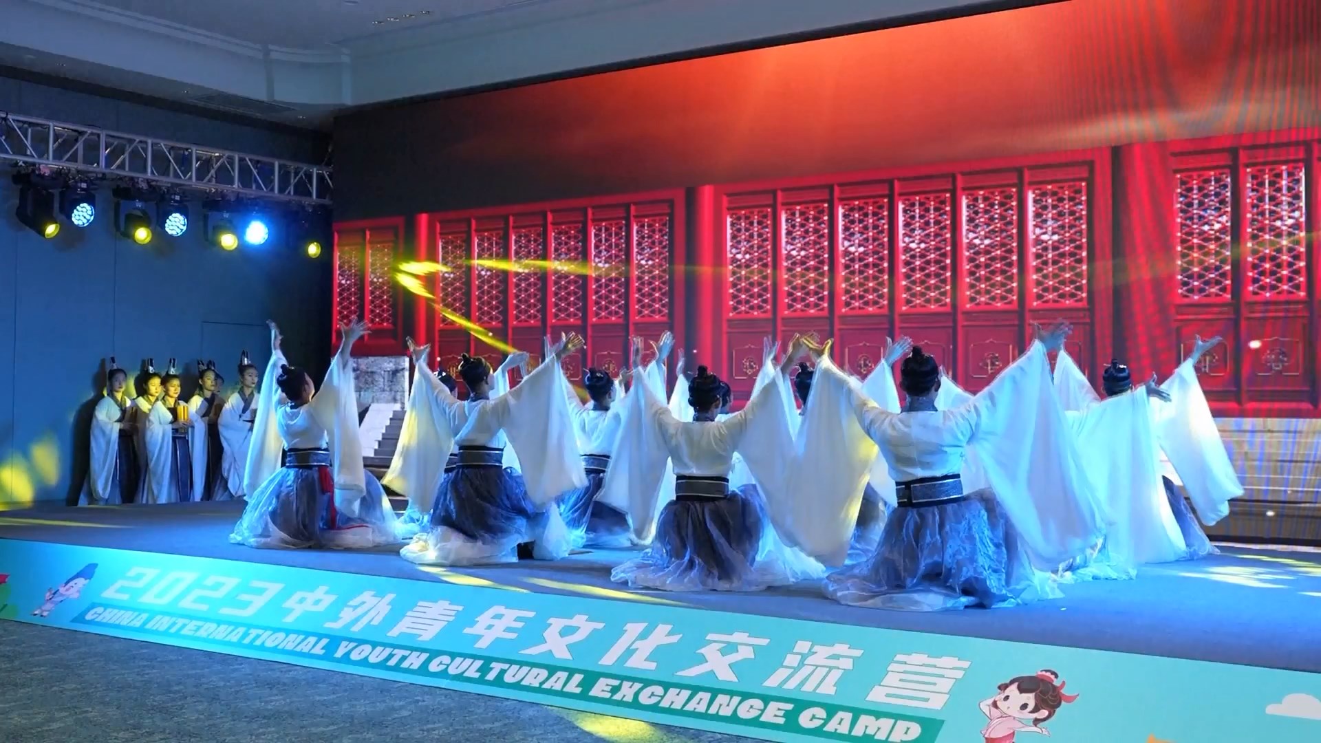 Perwakilan muda dari Tiongkok dan luar negeri tampil di upacara pembukaan