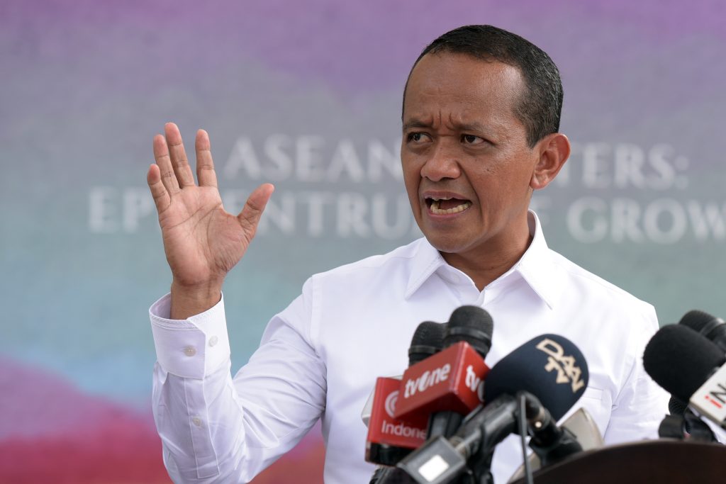 Presiden RI Joko Widodo (Jokowi) mendorong percepatan realisasi investasi pengembangan ekosistem baterai mobil listrik